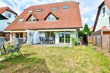 Hauptbild Mit Vollkeller, Sauna, zwei Bädern: Doppelhaushälfte mit Weitblick ins Grüne